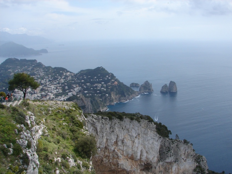 2008/03(March)/AroundTheWorld/Isle of Capri/800x600_Capri Three special rocks.jpg